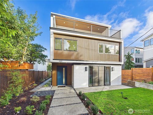 2810 E Howell St, Seattle, WA, 98122-3142 | Card Image