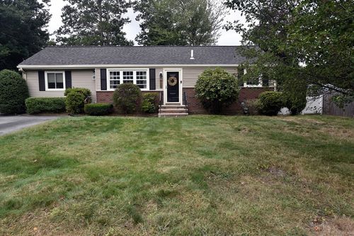 369 Pond St, Rockland, MA, 02370-1032 | Card Image