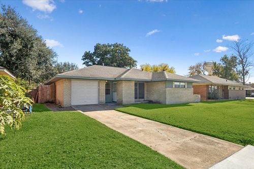 329 Robin St, Deer Park, TX, 77536-2660 | Card Image