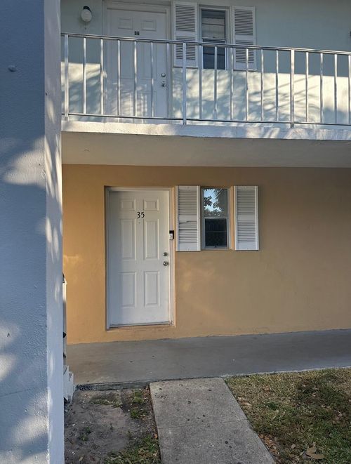 apt-c35-1505 Crescent Cir, Lake Park, FL, 33403-2247 | Card Image