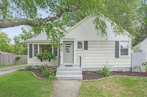 3288 Chestnut Ave, Grandville, MI, 49418-1509 | Card Image