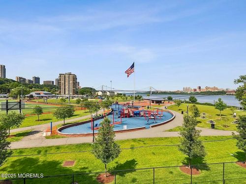 h20-1111 River Rd, Edgewater, NJ, 07020-1335 | Card Image