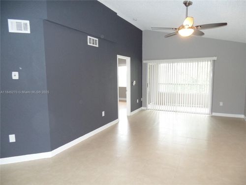 apt-313-2850 N Oakland Forest Dr, Oakland Park, FL, 33309-7604 | Card Image