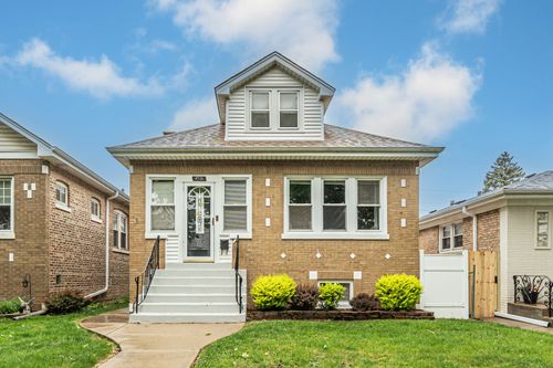 4526 N Mobile Ave, Chicago, IL, 60630-3022 | Card Image