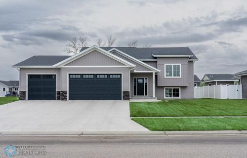 1221 26th Ave W, West Fargo, ND, 58078-8435 | Card Image