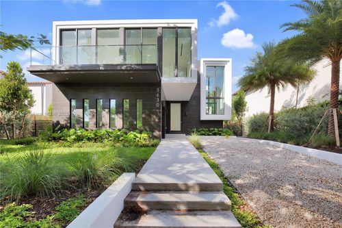 5630 Pine Tree Dr, Miami Beach, FL, 33140-2150 | Card Image