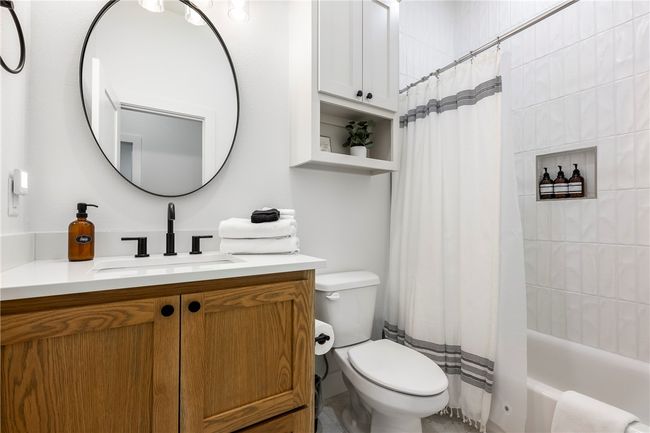 Lower level full bath. | Image 32