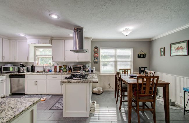 9818 Emnora Ln, House other with 4 bedrooms, 2 bathrooms and 2 parking in Houston TX | Image 13