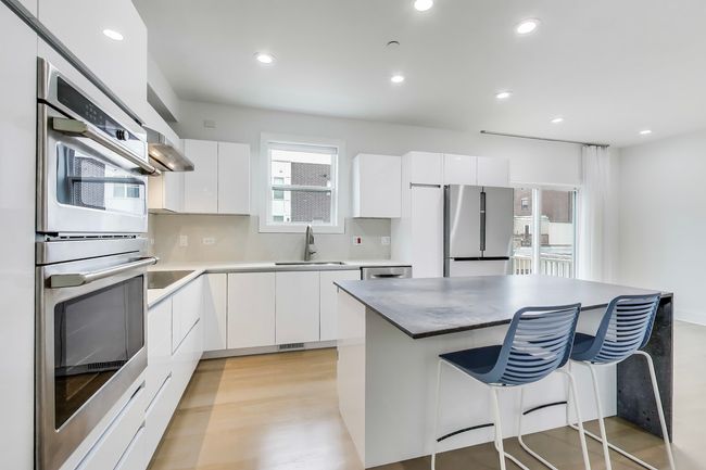 8127 Floral Ave, Townhouse with 3 bedrooms, 4 bathrooms and 3 parking in Skokie IL | Image 16