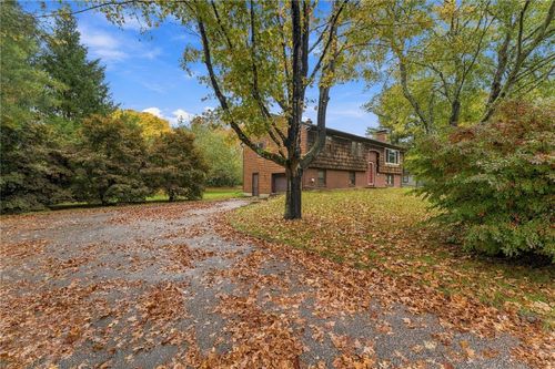4 Grancera Dr, Hope Valley, RI, 02832-1204 | Card Image