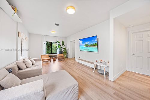 1910 Nw 47th St, Miami, FL, 33142-4047 | Card Image