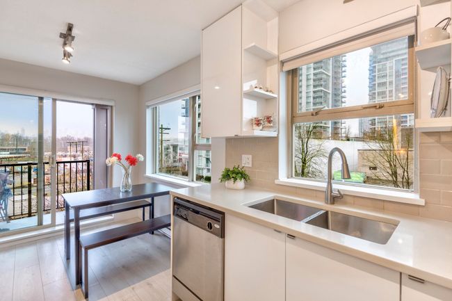 305 - 4728 Dawson St, Condo with 2 bedrooms, 2 bathrooms and 1 parking in Burnaby BC | Image 4