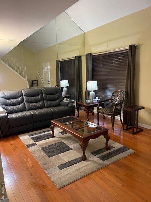 35277 Terrybrook Dr, Sterling Heights, MI, 48312-3650 | Card Image