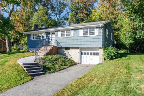 124 Juniper Dr, Norwood, MA, 02062-5620 | Card Image