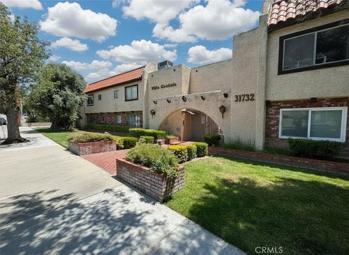 211-31732 Ridge Route Rd, Castaic, CA, 91384-3300 | Card Image
