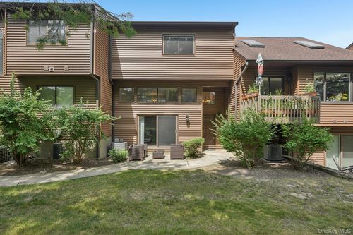 42 Tulip Ct, Nanuet, NY, 10954-3805 | Card Image