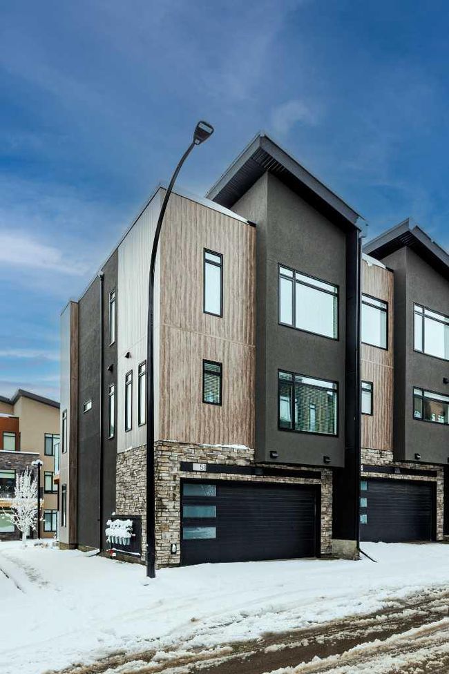 51 Royal Elm Green Nw, Home with 2 bedrooms, 2 bathrooms and 2 parking in Calgary AB | Image 5
