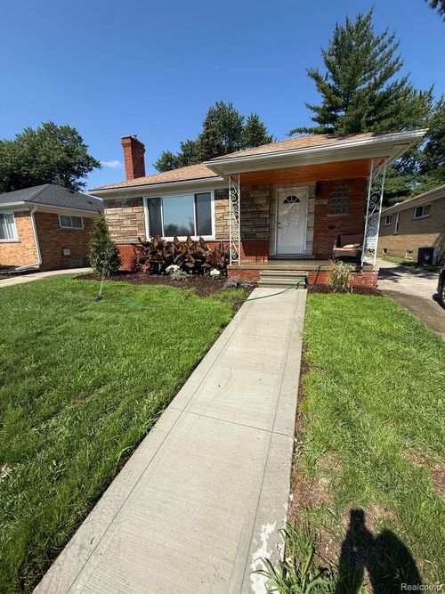 24091 Eastwood St, Oak Park, MI, 48237-2001 | Card Image