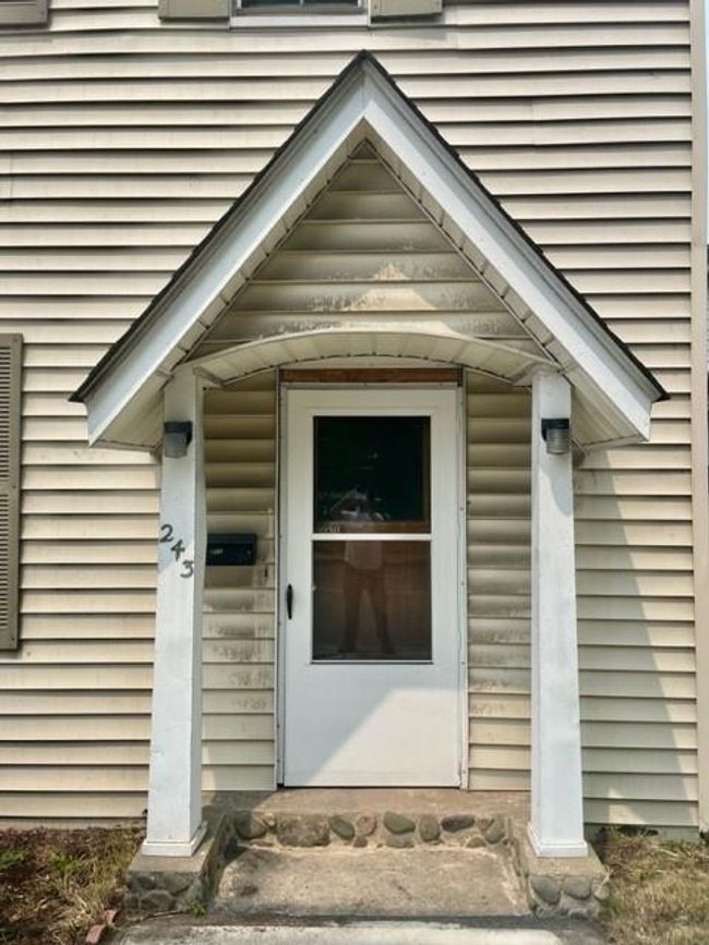 Entrance to apartment | Image 12