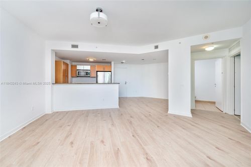 apt-1905-300 S Biscayne Blvd, Miami, FL, 33131-5368 | Card Image
