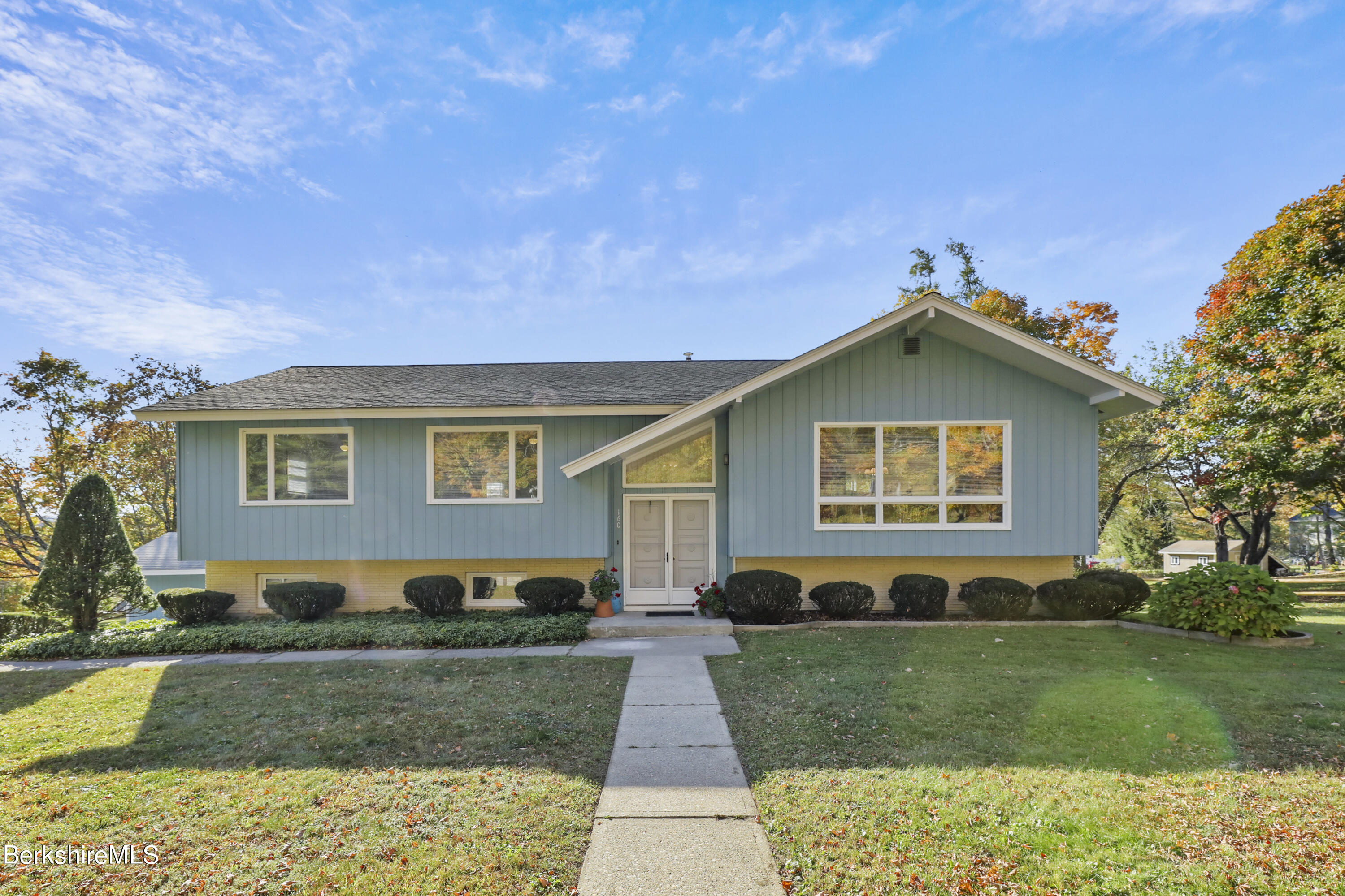 Paul Dr, Lee, MA 01238