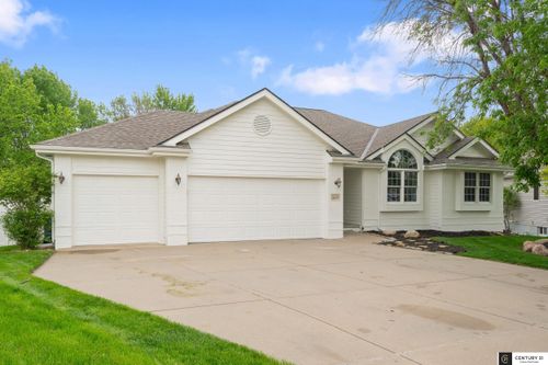 16650 Redwood St, Omaha, NE, 68136-3140 | Card Image