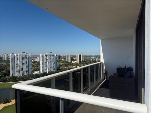 ph5-3625 N Country Club Dr, Aventura, FL, 33180-1763 | Card Image