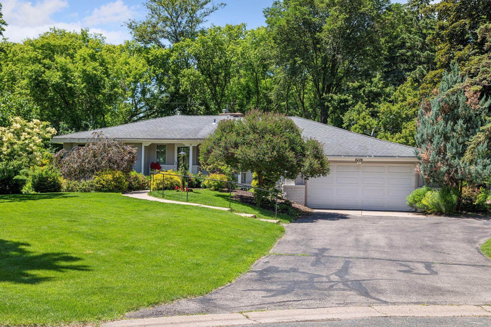 James Ct, Saint Paul, MN 55118