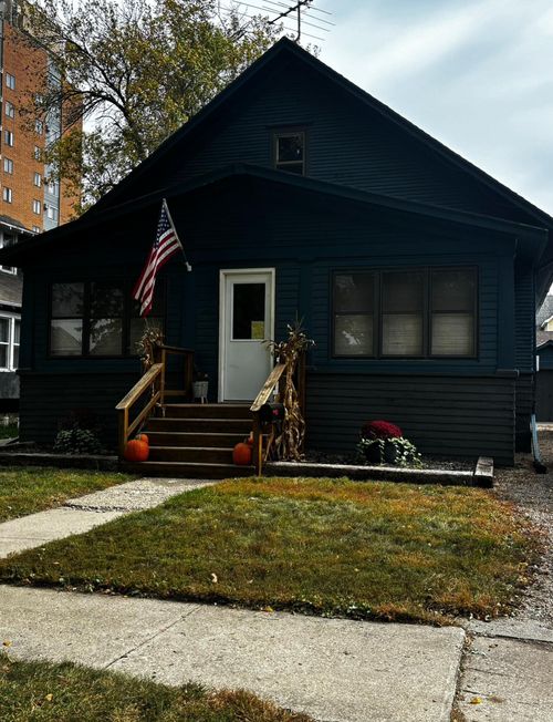 219 3rd Ave Sw, Pipestone, MN, 56164-1627 | Card Image