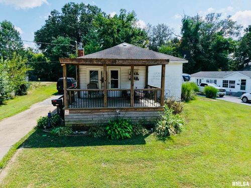 1104 W Webster St, Benton, IL, 62812-1547 | Card Image