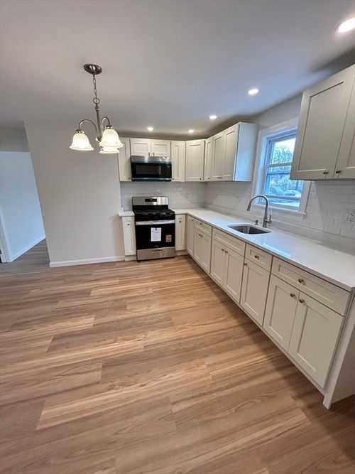 1-00 Main St, Brockton, MA, 02301 | Card Image