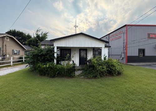 710 Lindbergh, Beaumont, TX, 77707 | Card Image