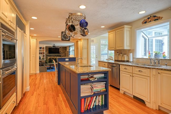 391 Concord Rd, House other with 4 bedrooms, 4 bathrooms and 6 parking in Marlborough MA | Image 13