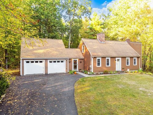 8 Country Rd, Lunenburg, MA, 01462-1702 | Card Image