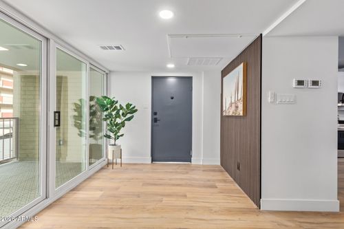 d208-351 E Thomas Rd, Phoenix, AZ, 85012-3240 | Card Image