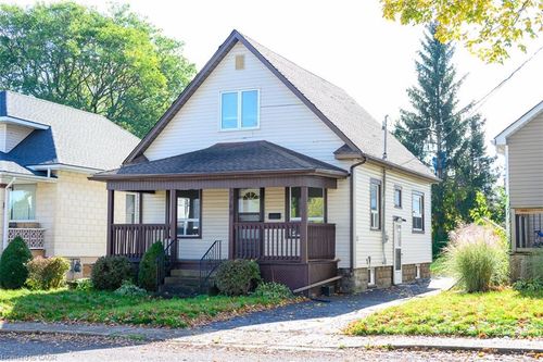 5768 Summer St, Niagara Falls, ON, L2G1M2 | Card Image