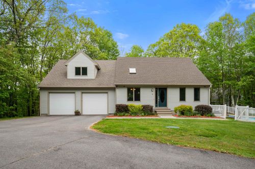 11 Sledding Hill Ln, Lee, NH, 03861-6560 | Card Image