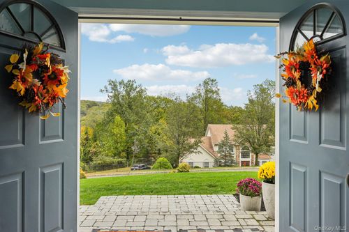 12 Johnson Dr, Stony Point, NY, 10980-3703 | Card Image