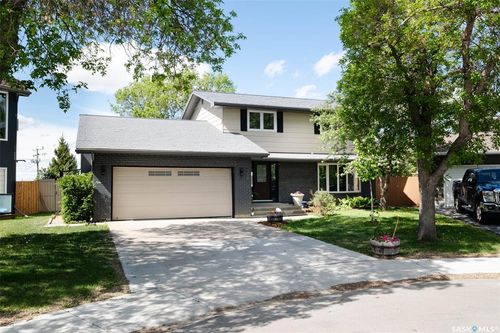 324 Lockwood Rd, Regina, SK, S4S6E2 | Card Image