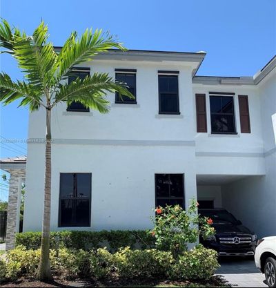 1502 Sw 29 Street, Townhouse with 3 bedrooms, 2 bathrooms and null parking in Fort Lauderdale FL | Image 3