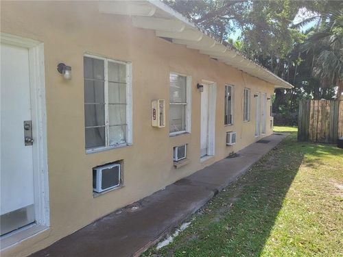 2-1546 Ne 111th St, Miami, FL, 33161-7803 | Card Image