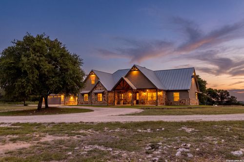 195 Kamira Dr N, Kerrville, TX, 78028-8887 | Card Image
