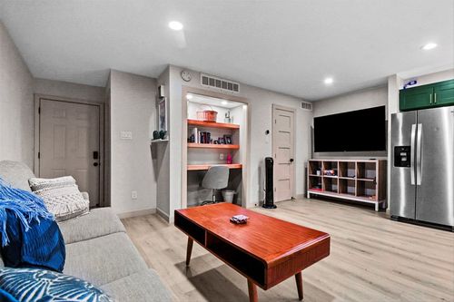 apt-192-1840 Burton Dr, Austin, TX, 78741-4270 | Card Image