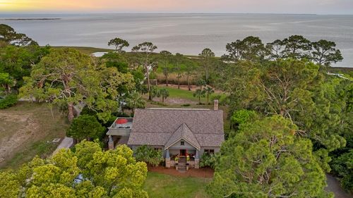 25 17th St, Apalachicola, FL, 32320-1803 | Card Image