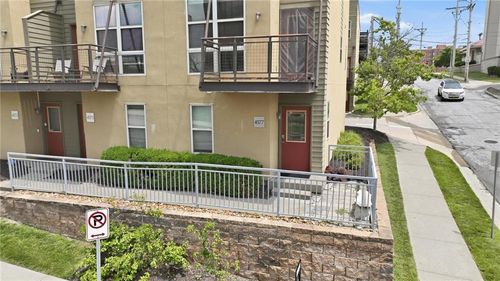 e4-4577 Madison Avenue, Kansas City, MO, 64111 | Card Image