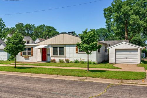 2011 Park Ave, La Crosse, WI, 54601-5863 | Card Image