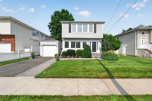 615 Briggs St, Bellmore, NY, 11710-3229 | Card Image