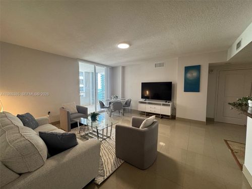1108-170 Se 14th St, Miami, FL, 33131-3334 | Card Image