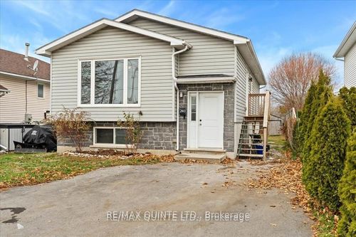 240 College St E, Belleville, ON, K8N2V9 | Card Image