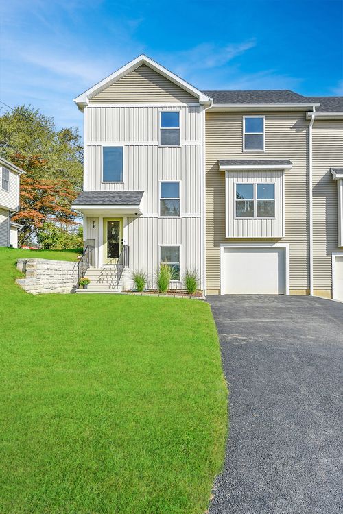 74-74 Soundview Ave, Fairfield, CT, 06825-7435 | Card Image